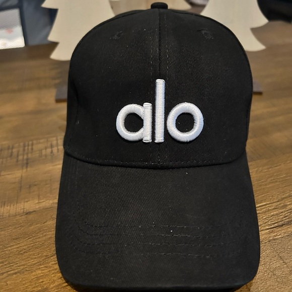 Embroidery Baseball Cap in Black - Picture 3 of 3